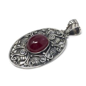 ♥️Vintage♥️ Sterling Pendant with Garnet Cabochon